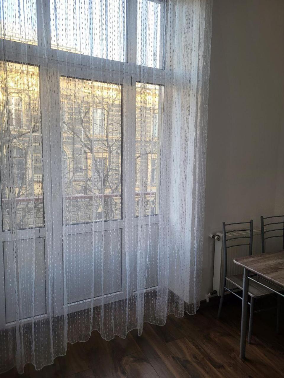 Apartamenty On Knyazya Romana Leópolis Exterior foto